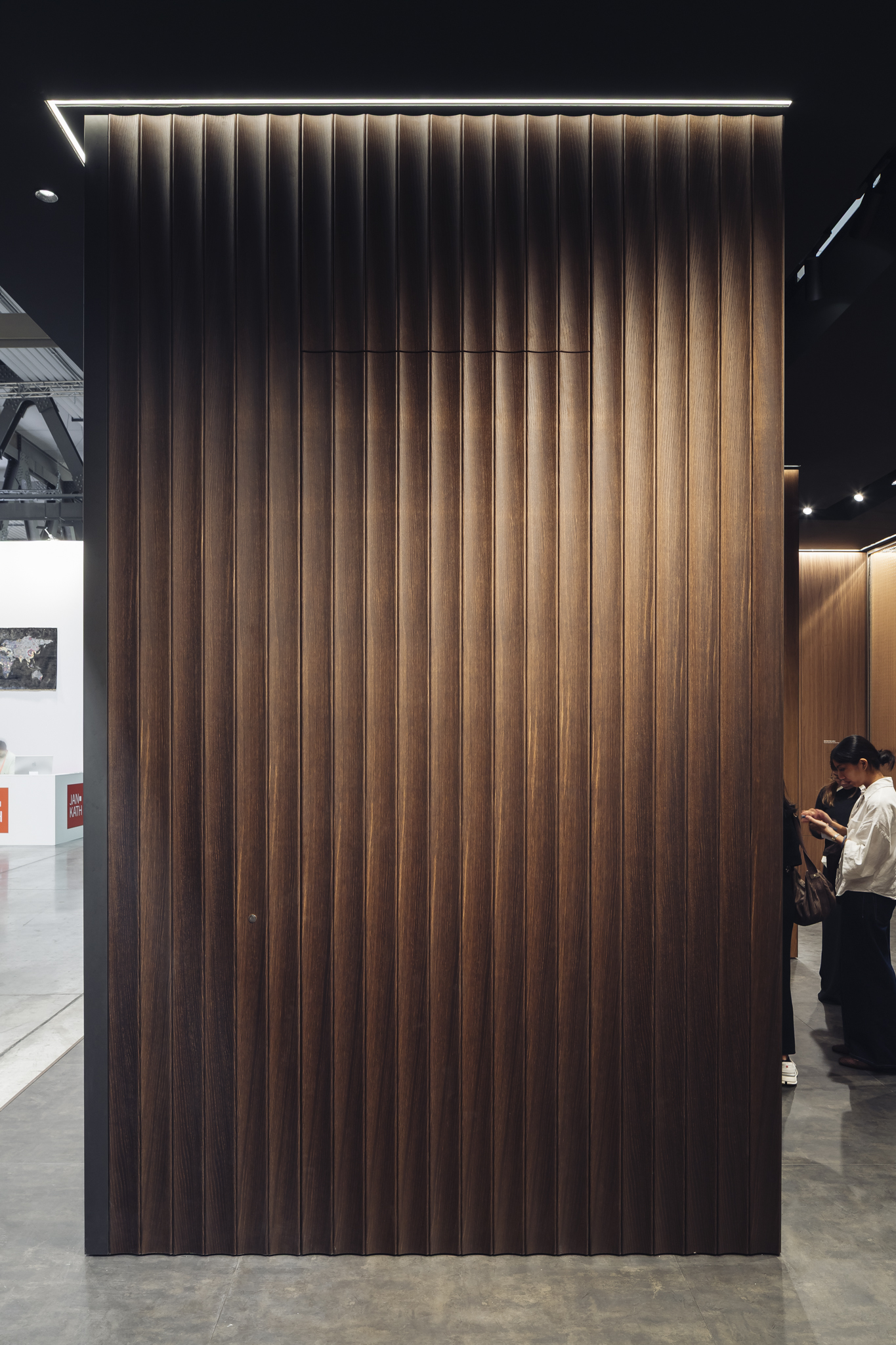2026_Barausse_05_갤러리_Barausse_firerated_Tabacco_HTB-S8_integrated_wall_paneling_electric_strikeplate_closed_lr